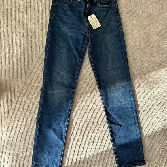 Levi 724 High-Rise Slim Straight Women’s Jeans - Picture 1 of 2